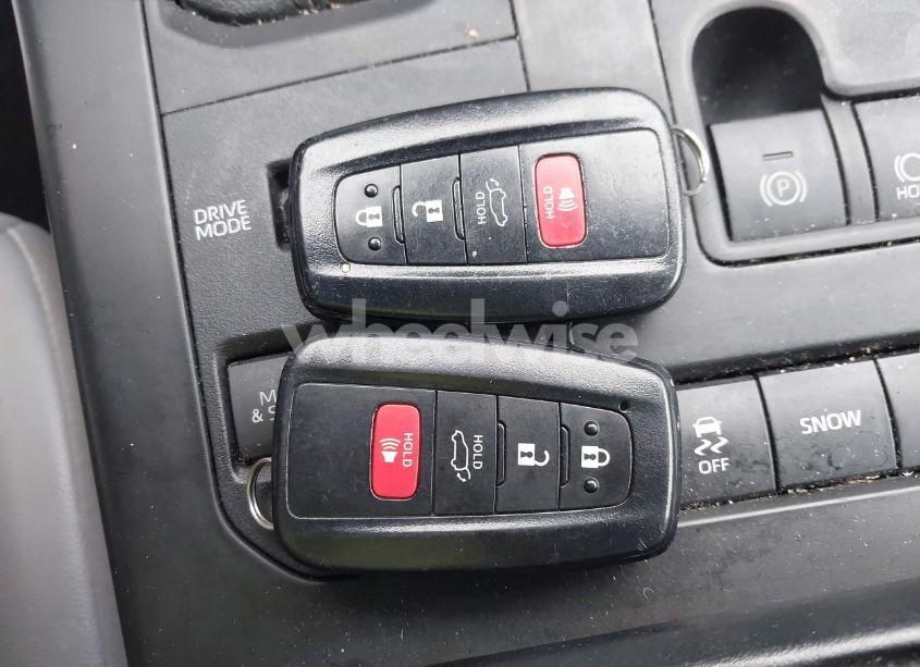 Photo 11 of 2022 Toyota Highlander XLE (VIN 5TDGZRBH8NS195510)