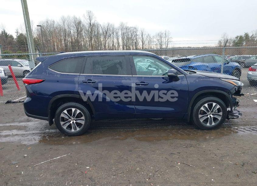 Photo 14 of 2022 Toyota Highlander XLE (VIN 5TDGZRBH8NS195510)