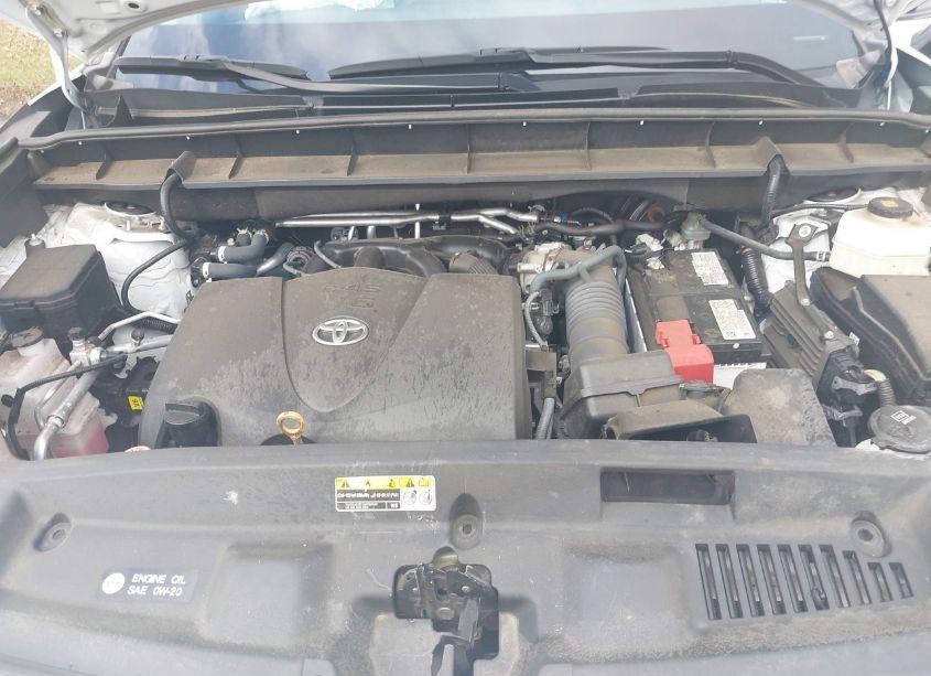 Photo 10 of 2022 Toyota Highlander XLE (VIN 5TDGZRBH8NS209308)