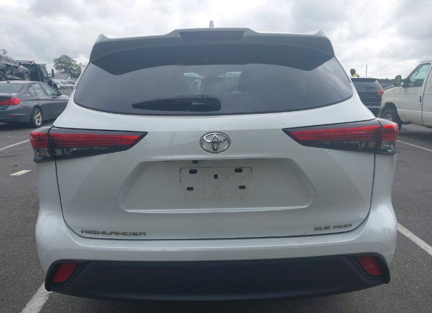 Photo 16 of 2022 Toyota Highlander XLE (VIN 5TDGZRBH8NS209308)