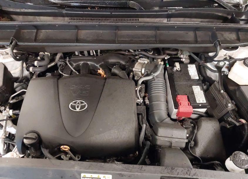 Photo 10 of 2022 Toyota Highlander XLE (VIN 5TDGZRBH8NS575995)