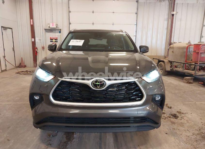 Photo 12 of 2022 Toyota Highlander XLE (VIN 5TDGZRBH8NS576211)