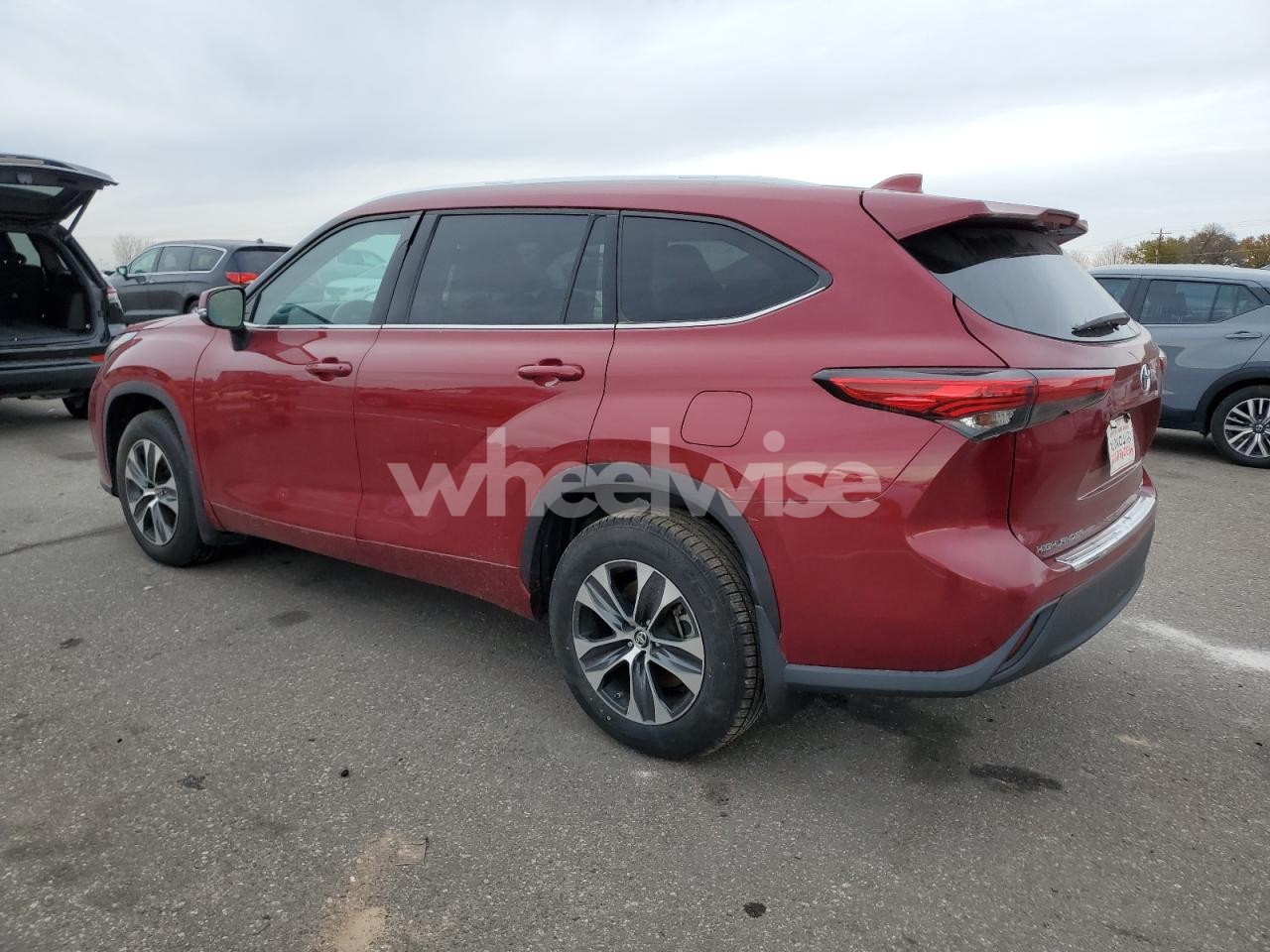 Photo 2 of 2020 TOYOTA HIGHLANDER XLE (VIN 5TDGZRBH9LS001371)