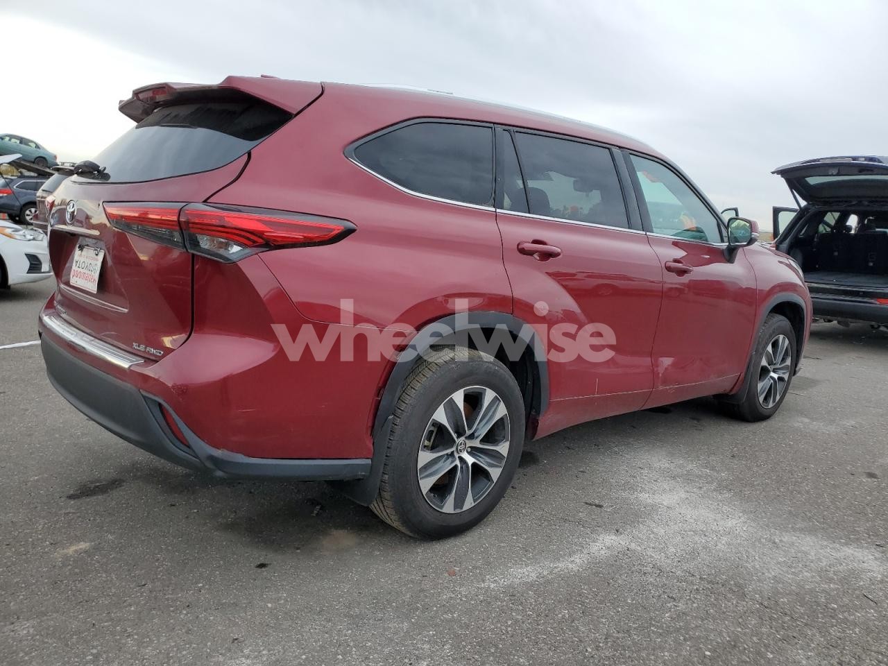 Photo 3 of 2020 TOYOTA HIGHLANDER XLE (VIN 5TDGZRBH9LS001371)