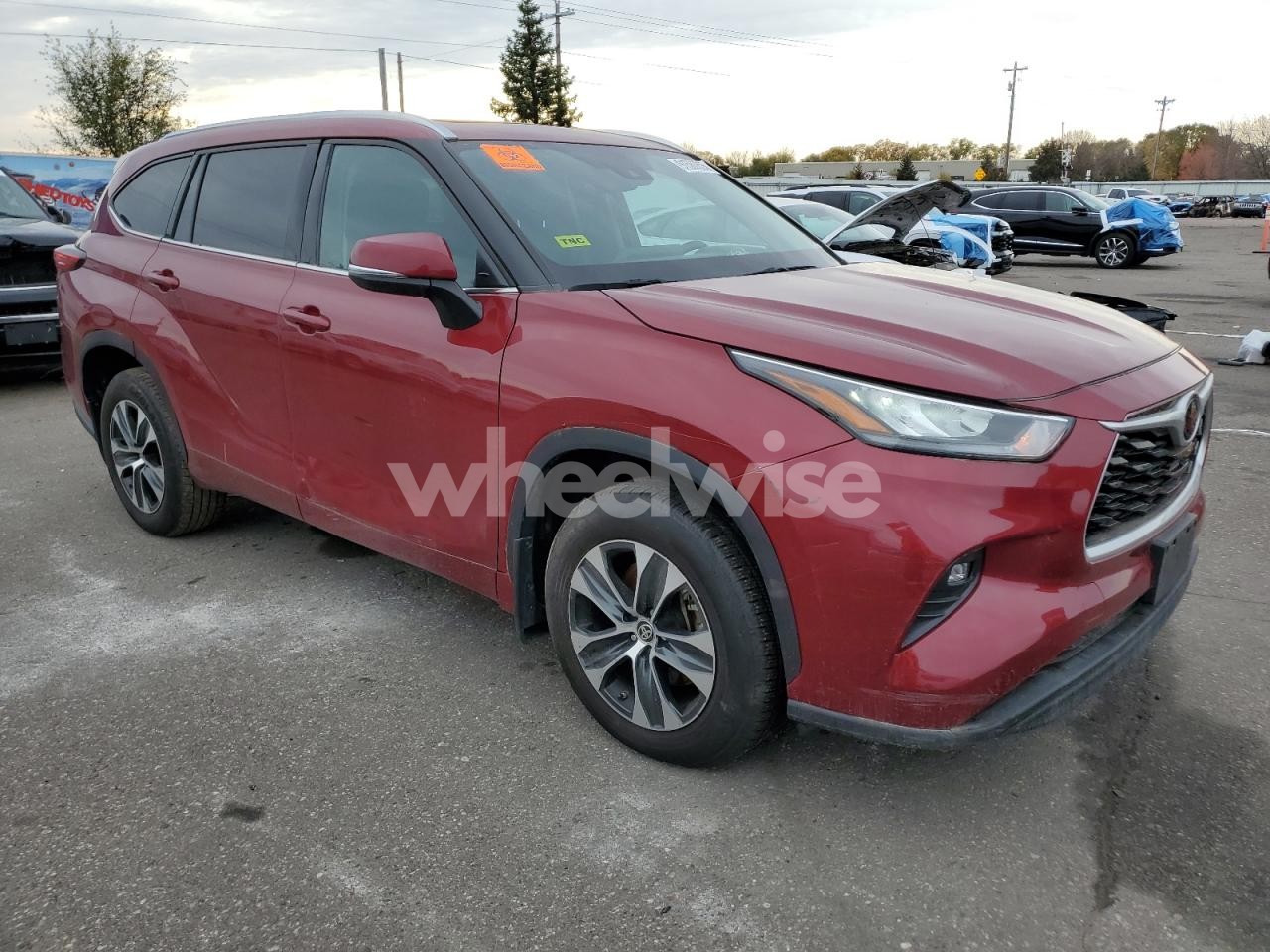 Photo 4 of 2020 TOYOTA HIGHLANDER XLE (VIN 5TDGZRBH9LS001371)