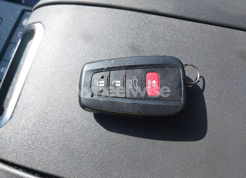 Photo 11 of 2020 Toyota Highlander XLE (VIN 5TDGZRBH9LS011673)