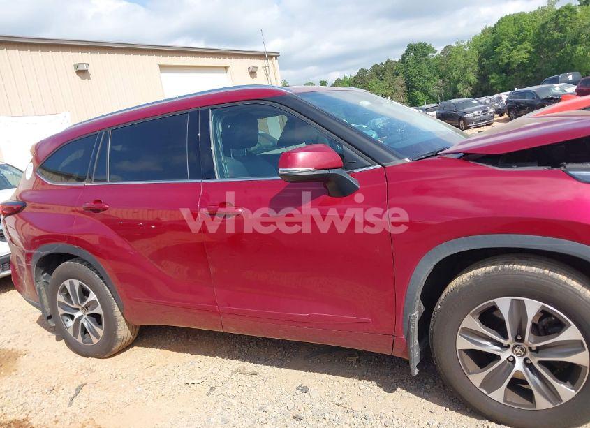 Photo 13 of 2020 Toyota Highlander XLE (VIN 5TDGZRBH9LS011673)