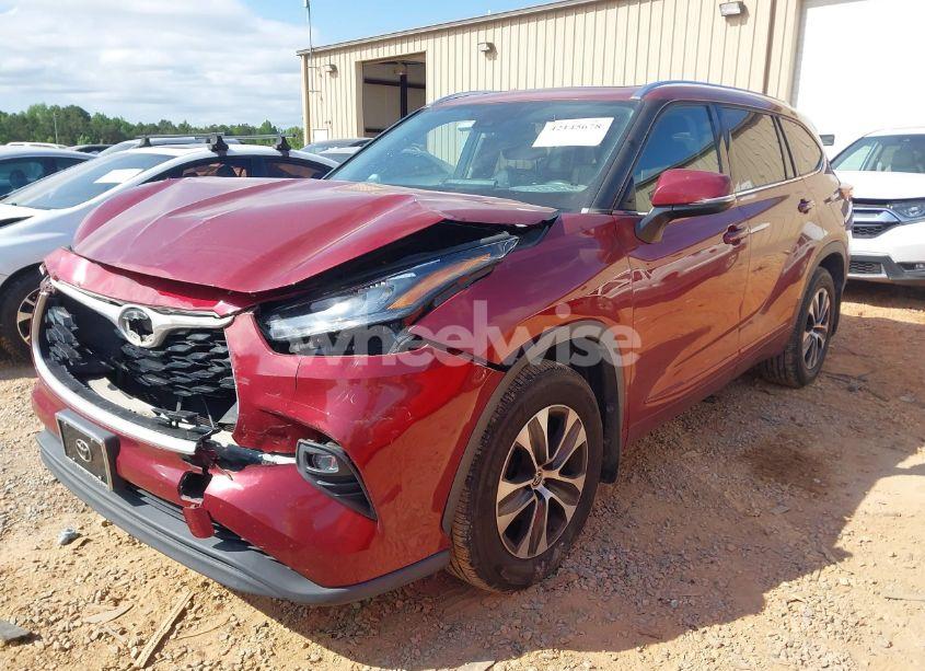 Photo 2 of 2020 Toyota Highlander XLE (VIN 5TDGZRBH9LS011673)