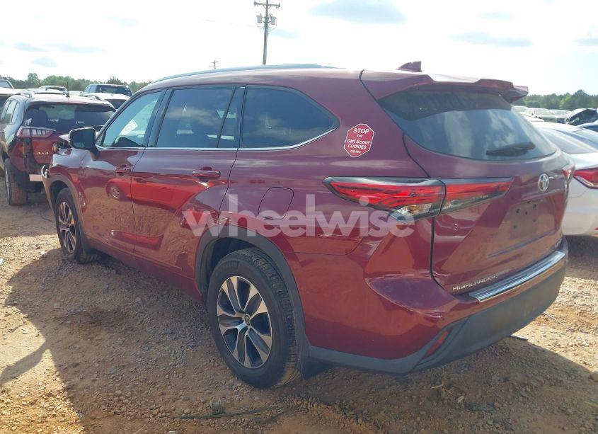 Photo 3 of 2020 Toyota Highlander XLE (VIN 5TDGZRBH9LS011673)