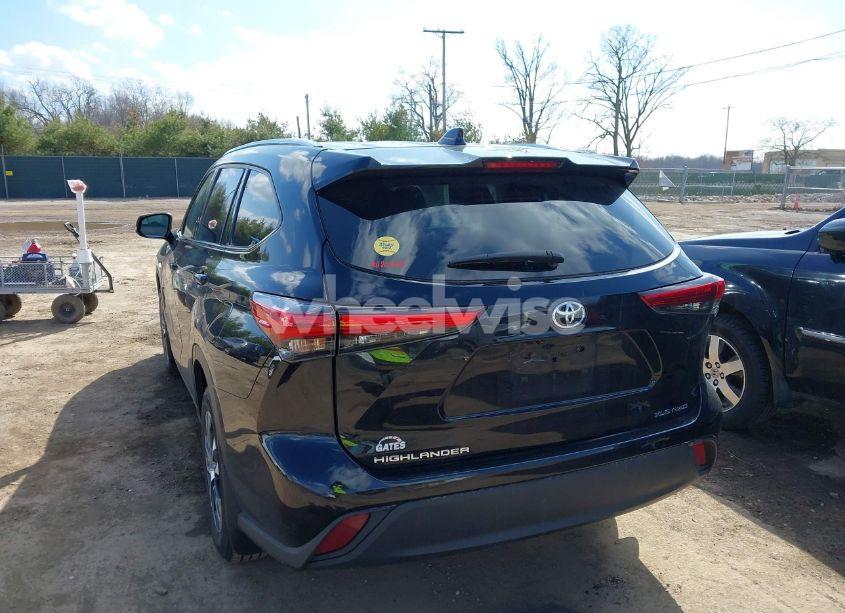 Photo 3 of 2020 Toyota Highlander XLE (VIN 5TDGZRBH9LS054572)