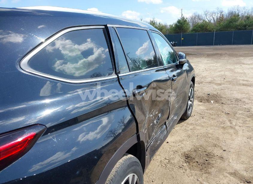 Photo 6 of 2020 Toyota Highlander XLE (VIN 5TDGZRBH9LS054572)