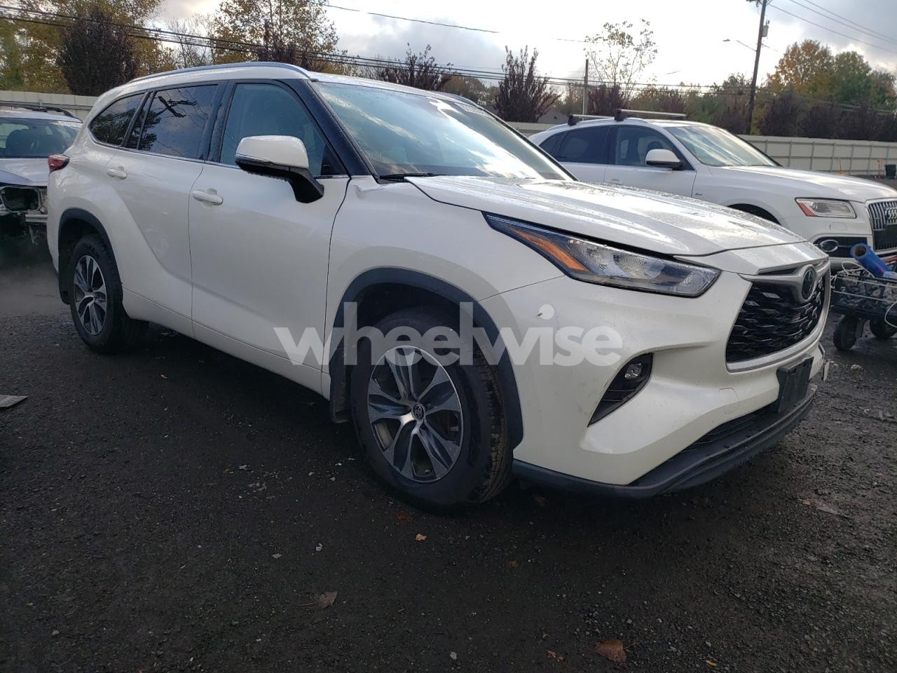Photo 3 of 2020 TOYOTA HIGHLANDER XLE (VIN 5TDGZRBH9LS504527)