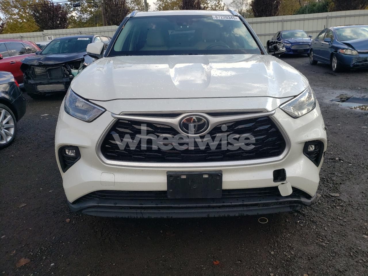 Photo 4 of 2020 TOYOTA HIGHLANDER XLE (VIN 5TDGZRBH9LS504527)