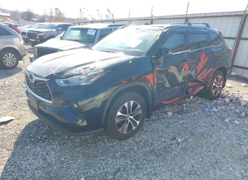 Photo 2 of 2020 Toyota Highlander XLE (VIN 5TDGZRBH9LS505628)