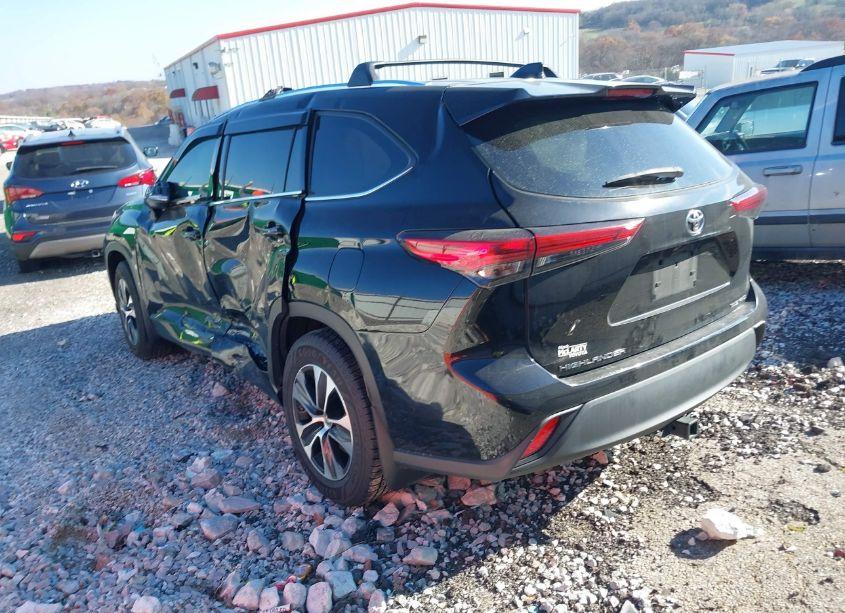 Photo 3 of 2020 Toyota Highlander XLE (VIN 5TDGZRBH9LS505628)