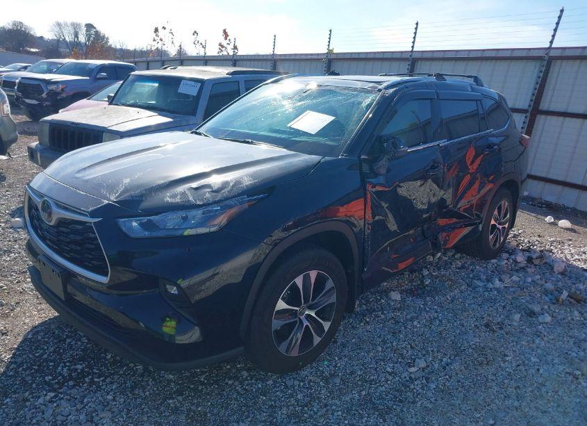 Photo 6 of 2020 Toyota Highlander XLE (VIN 5TDGZRBH9LS505628)