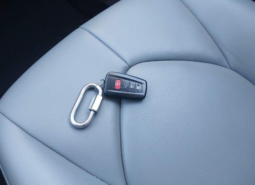 Photo 11 of 2021 Toyota Highlander XLE (VIN 5TDGZRBH9MS113878)