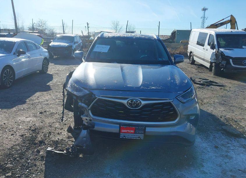 Photo 12 of 2021 Toyota Highlander XLE (VIN 5TDGZRBH9MS113878)