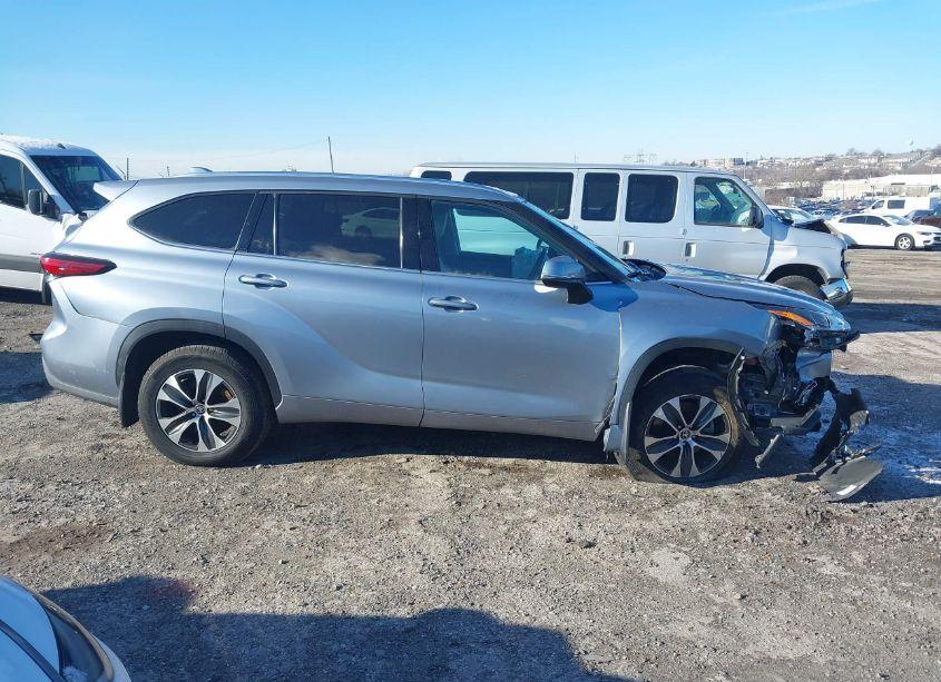 Photo 13 of 2021 Toyota Highlander XLE (VIN 5TDGZRBH9MS113878)