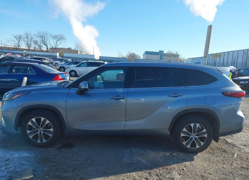 Photo 14 of 2021 Toyota Highlander XLE (VIN 5TDGZRBH9MS113878)