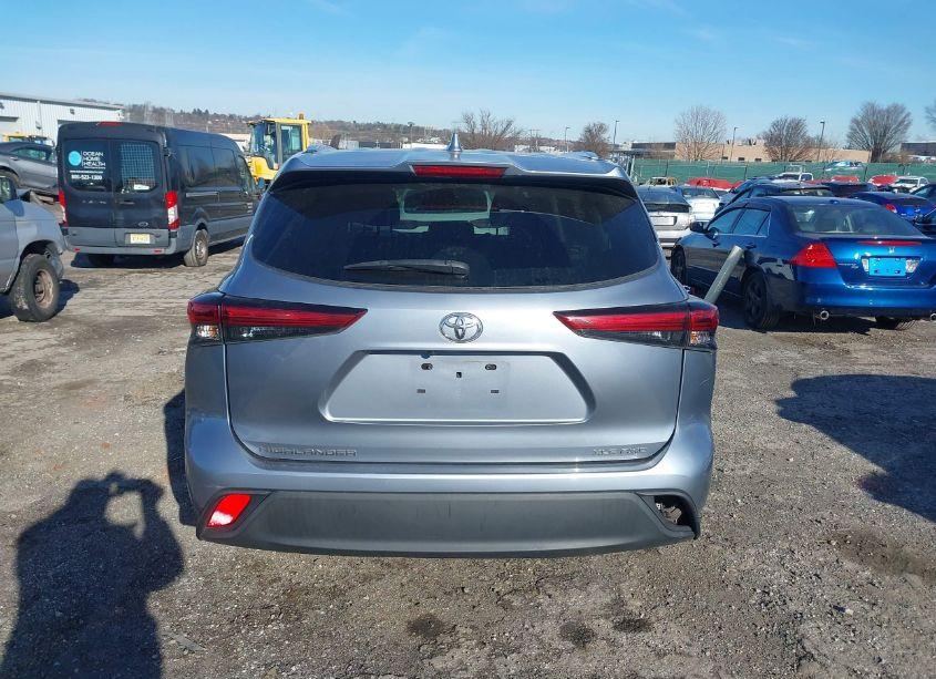 Photo 16 of 2021 Toyota Highlander XLE (VIN 5TDGZRBH9MS113878)