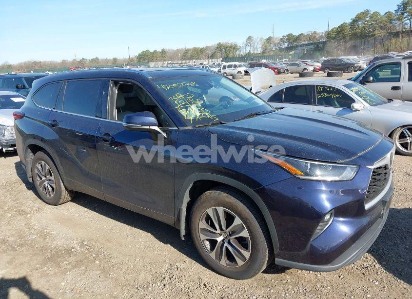 Photo 13 of 2021 Toyota Highlander XLE (VIN 5TDGZRBH9MS136822)
