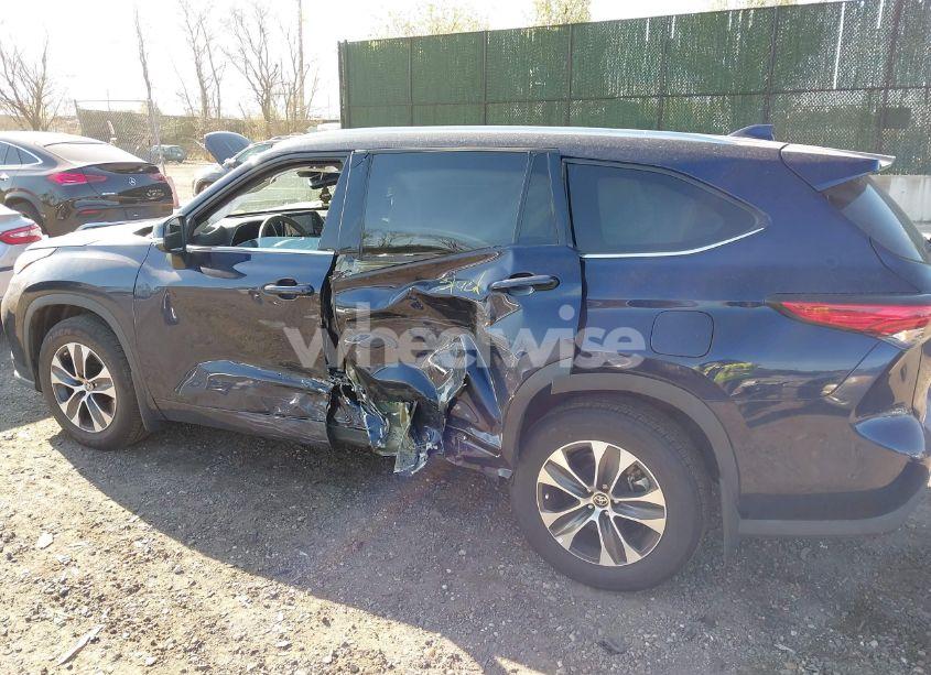 Photo 14 of 2021 Toyota Highlander XLE (VIN 5TDGZRBH9MS136822)