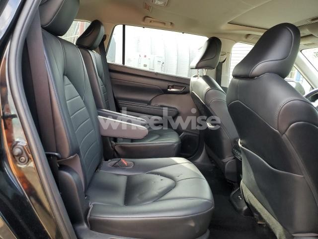 Photo 5 of 2020 TOYOTA HIGHLANDER XLE (VIN 5TDGZRBHXLS051261)