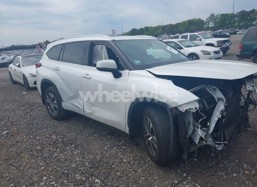 2020 Toyota Highlander XLE (VIN 5TDGZRBHXLS052586) main photo