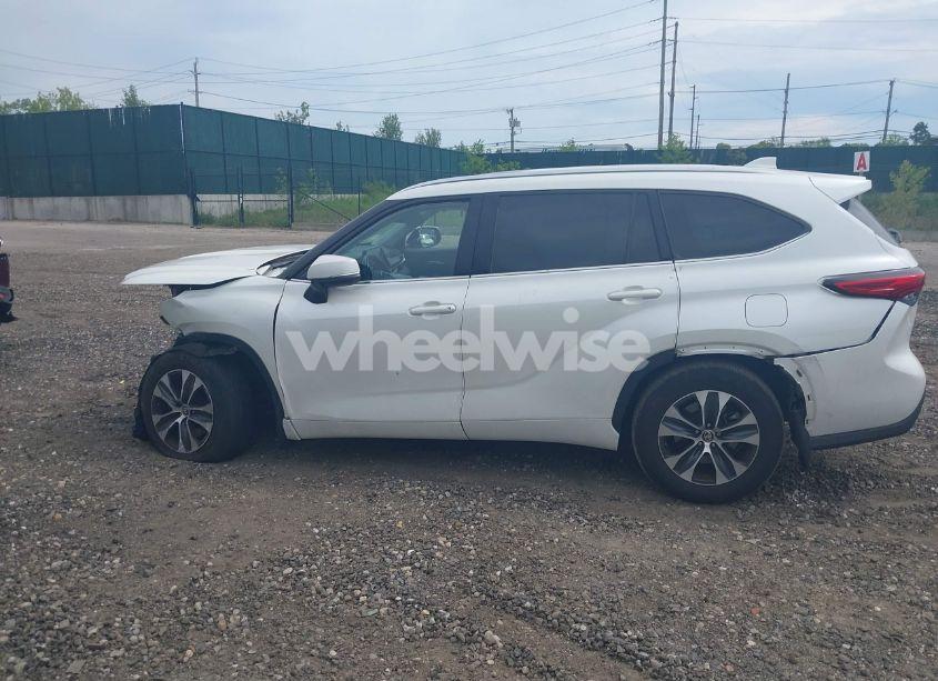 Photo 14 of 2020 Toyota Highlander XLE (VIN 5TDGZRBHXLS052586)