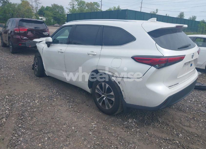Photo 3 of 2020 Toyota Highlander XLE (VIN 5TDGZRBHXLS052586)
