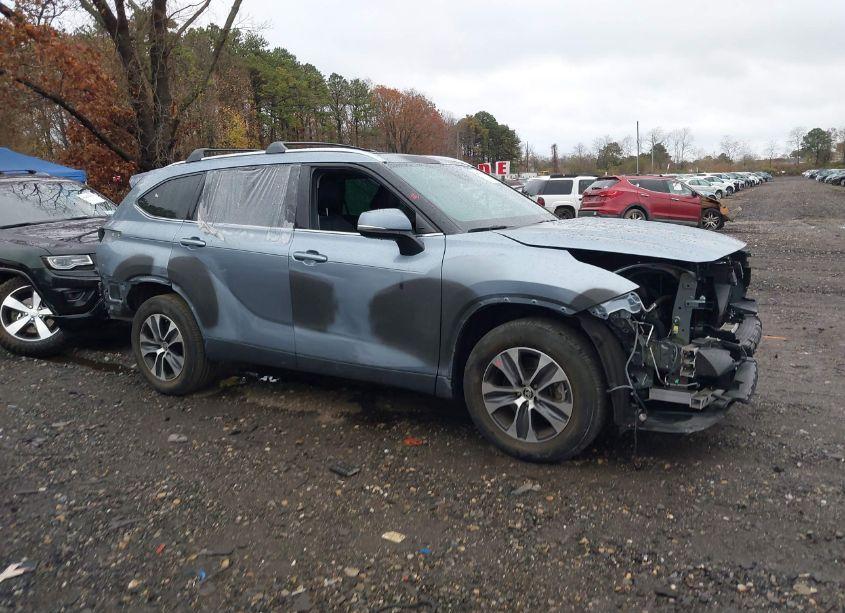 Photo 13 of 2021 Toyota Highlander XLE (VIN 5TDGZRBHXMS066313)