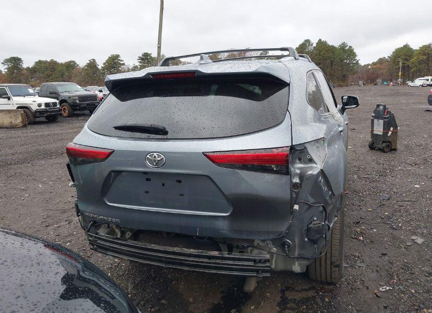 Photo 16 of 2021 Toyota Highlander XLE (VIN 5TDGZRBHXMS066313)