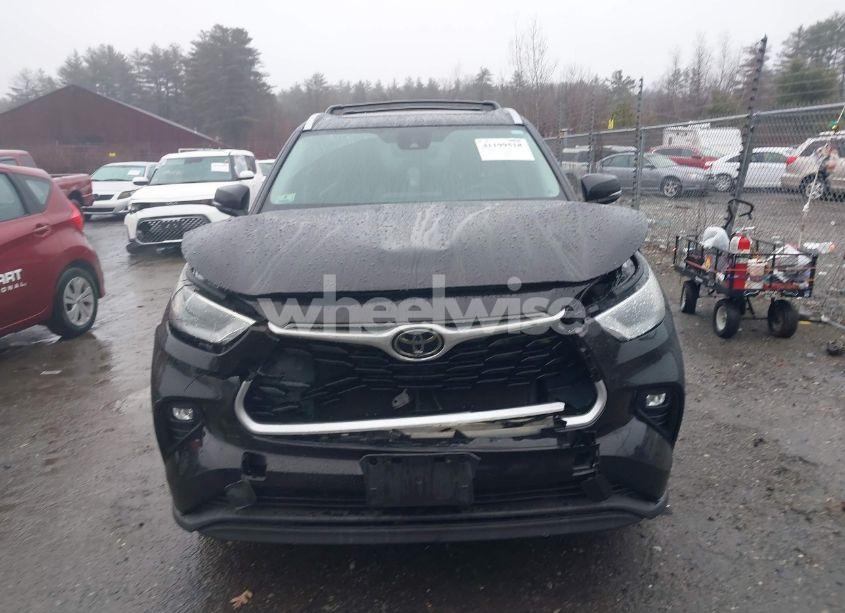 Photo 12 of 2021 Toyota Highlander XLE (VIN 5TDGZRBHXMS084794)
