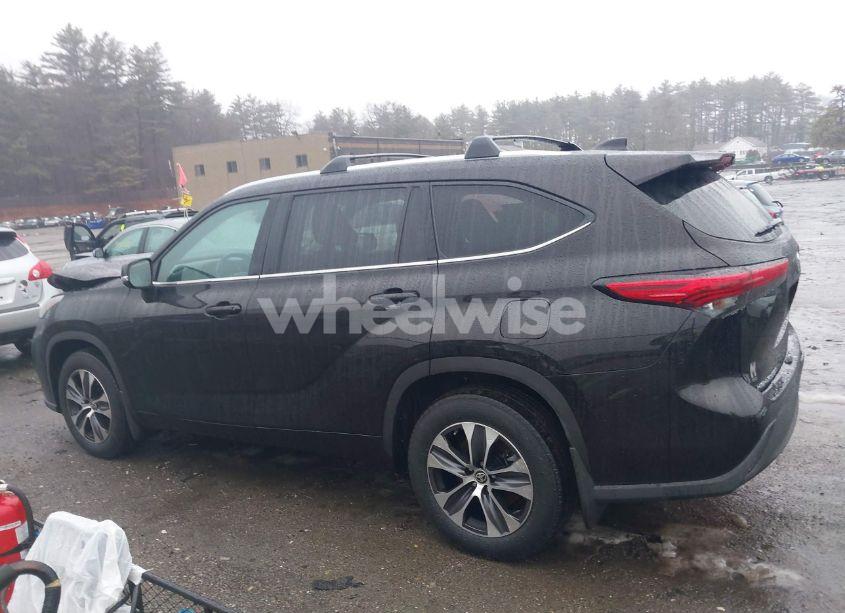 Photo 14 of 2021 Toyota Highlander XLE (VIN 5TDGZRBHXMS084794)