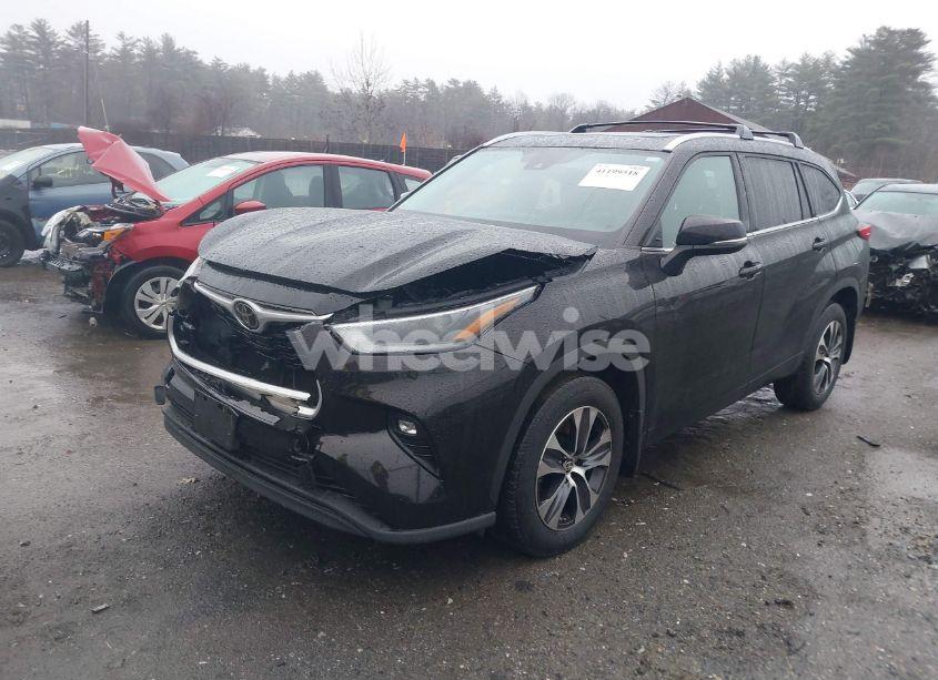 Photo 2 of 2021 Toyota Highlander XLE (VIN 5TDGZRBHXMS084794)