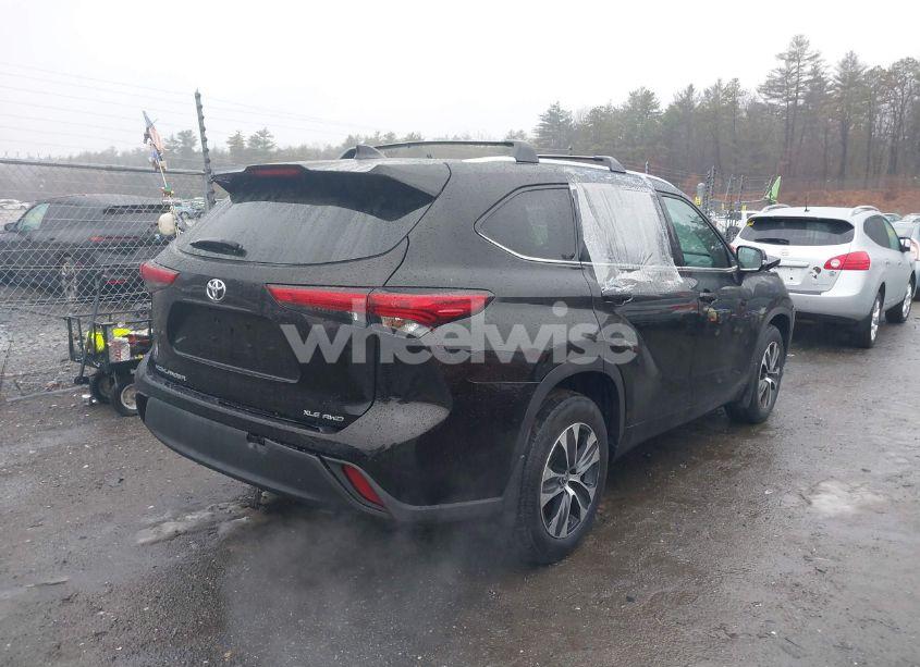 Photo 4 of 2021 Toyota Highlander XLE (VIN 5TDGZRBHXMS084794)