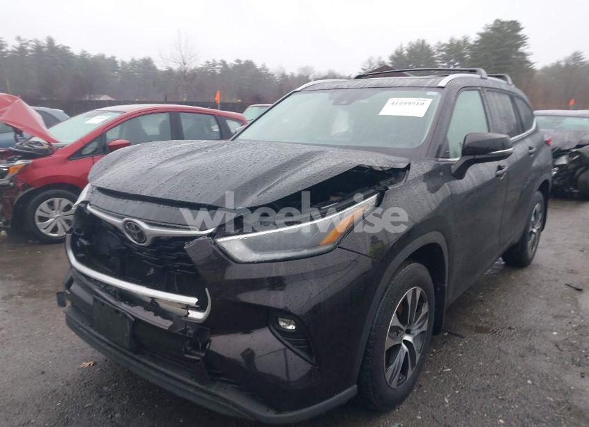 Photo 6 of 2021 Toyota Highlander XLE (VIN 5TDGZRBHXMS084794)
