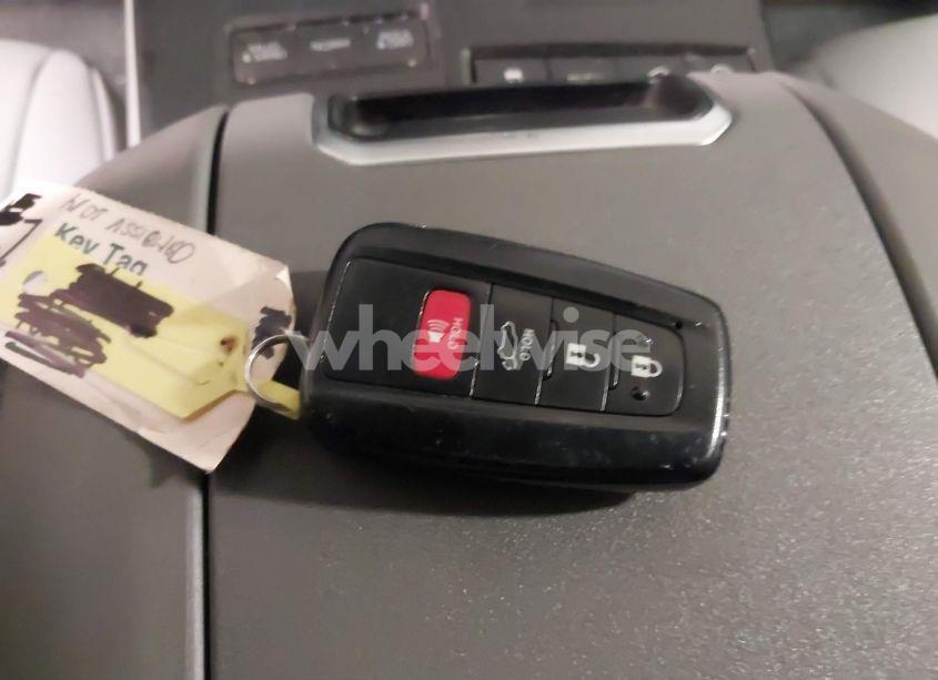 Photo 11 of 2021 Toyota Highlander XLE (VIN 5TDGZRBHXMS111489)