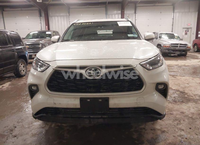 Photo 12 of 2021 Toyota Highlander XLE (VIN 5TDGZRBHXMS111489)