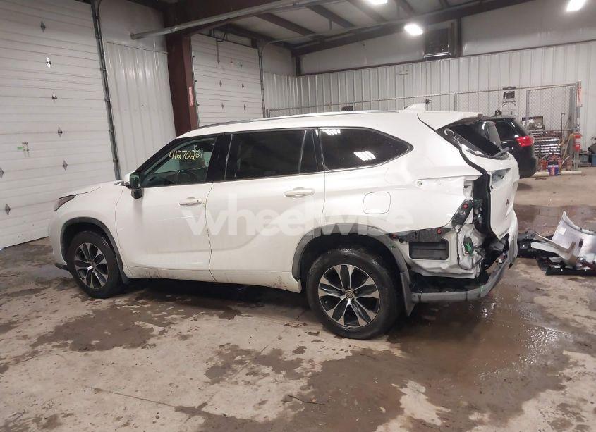 Photo 14 of 2021 Toyota Highlander XLE (VIN 5TDGZRBHXMS111489)
