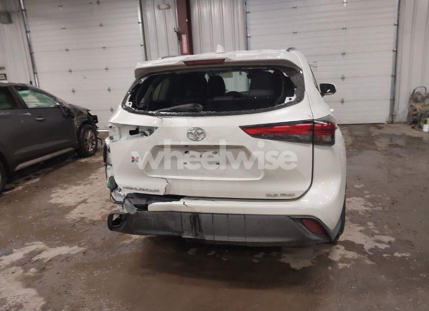 Photo 16 of 2021 Toyota Highlander XLE (VIN 5TDGZRBHXMS111489)