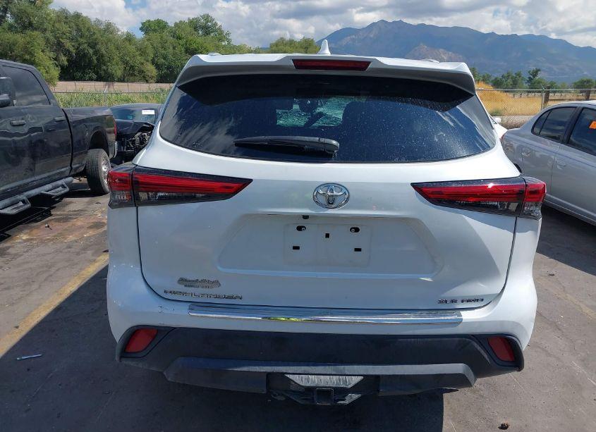 Photo 17 of 2022 Toyota Highlander XLE (VIN 5TDGZRBHXNS169216)