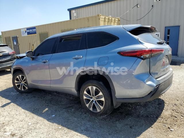 Photo 10 of 2022 TOYOTA HIGHLANDER XLE (VIN 5TDGZRBHXNS177476)