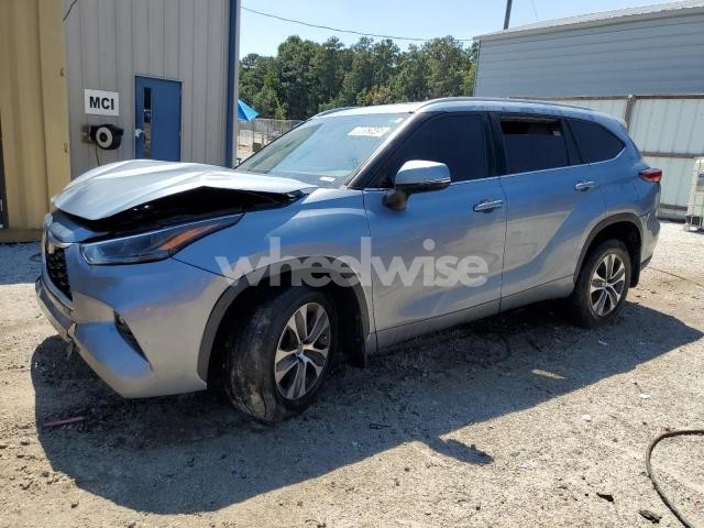 Photo 12 of 2022 TOYOTA HIGHLANDER XLE (VIN 5TDGZRBHXNS177476)
