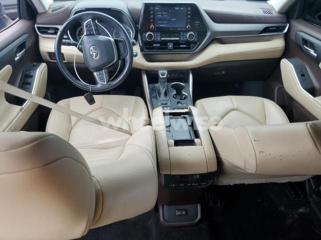 Photo 4 of 2022 TOYOTA HIGHLANDER XLE (VIN 5TDGZRBHXNS177476)