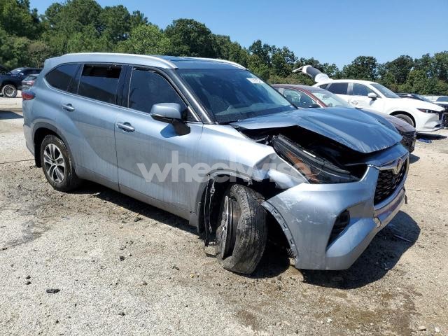 Photo 8 of 2022 TOYOTA HIGHLANDER XLE (VIN 5TDGZRBHXNS177476)