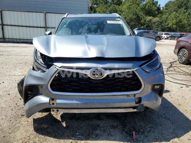 Photo 9 of 2022 TOYOTA HIGHLANDER XLE (VIN 5TDGZRBHXNS177476)