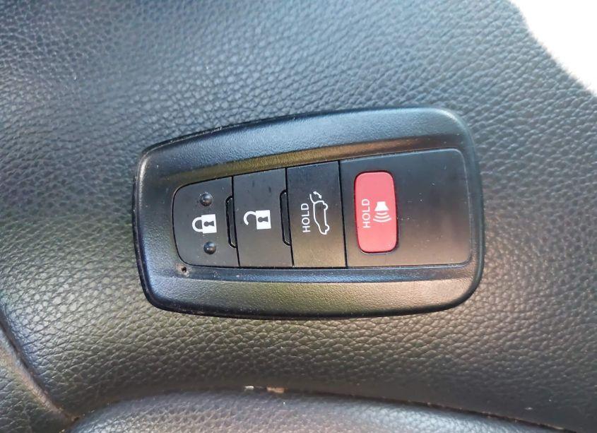 Photo 11 of 2022 Toyota Highlander XLE (VIN 5TDGZRBHXNS235778)