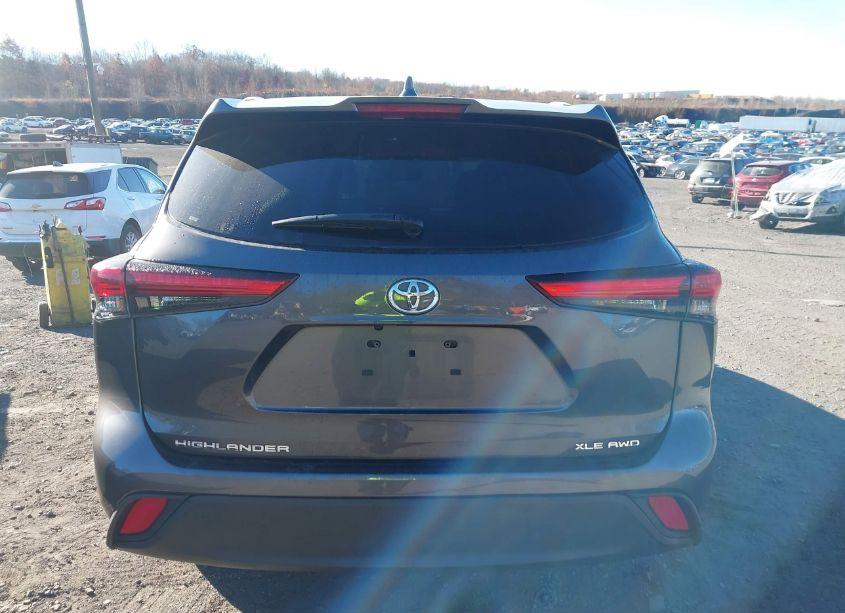 Photo 16 of 2022 Toyota Highlander XLE (VIN 5TDGZRBHXNS235778)